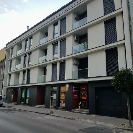 With Free Parking Ráb